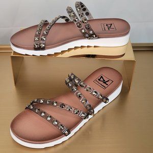 NIB Dirty Laundry Coral Reef sandal in Pewter